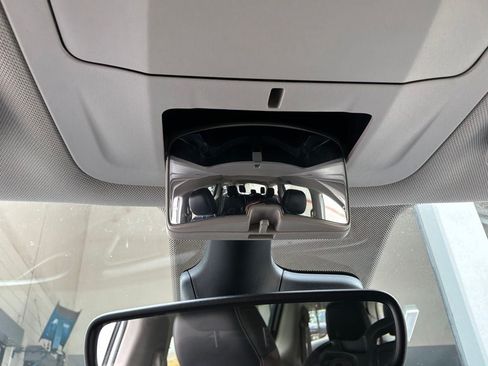 Used 2023 Chrysler Pacifica Touring-L FWD image 21
