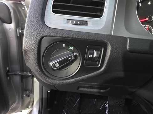 Used 2015 Volkswagen Golf S FWD image 43
