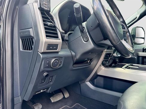 Used 2022 Ford F250 Platinum AWD/4WD image 7