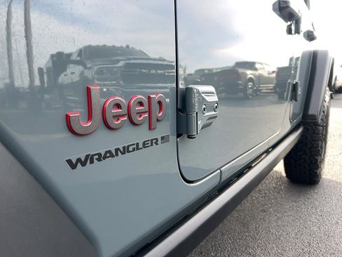 Used 2024 Jeep Wrangler Unlimited Rubicon image 12