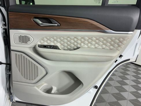 Used 2023 Jeep Grand Cherokee Summit image 34