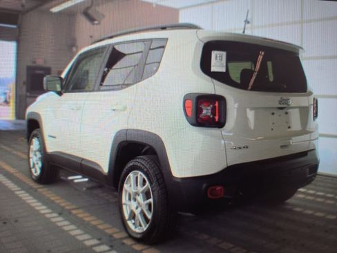 Used 2023 Jeep Renegade Latitude w/ Sun/Sound Group AWD/4WD image 4