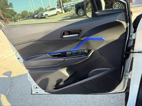Used 2021 Toyota C-HR XLE FWD image 28