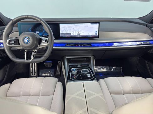 Used 2023 BMW i7 xDrive60 w/ Executive Package 2 image 13