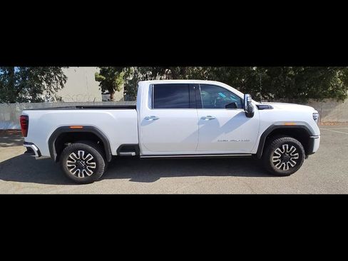 Used 2024 GMC Sierra 2500 Denali Ultimate AWD/4WD image 10