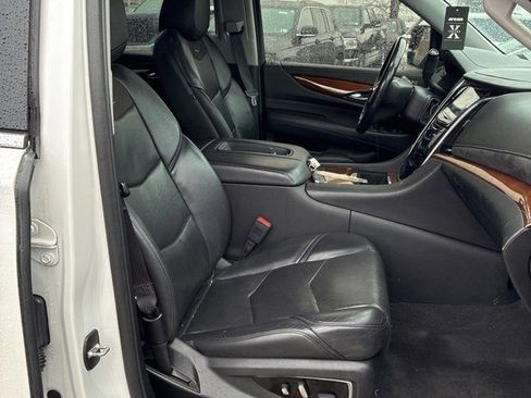 Used 2020 Cadillac Escalade ESV Luxury image 16