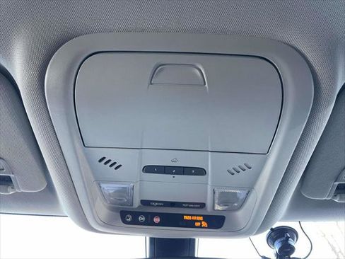 Used 2020 Chevrolet Blazer LT image 32