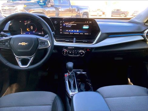 Certified 2025 Chevrolet Trax LT w/ Driver Confidence Package image 16
