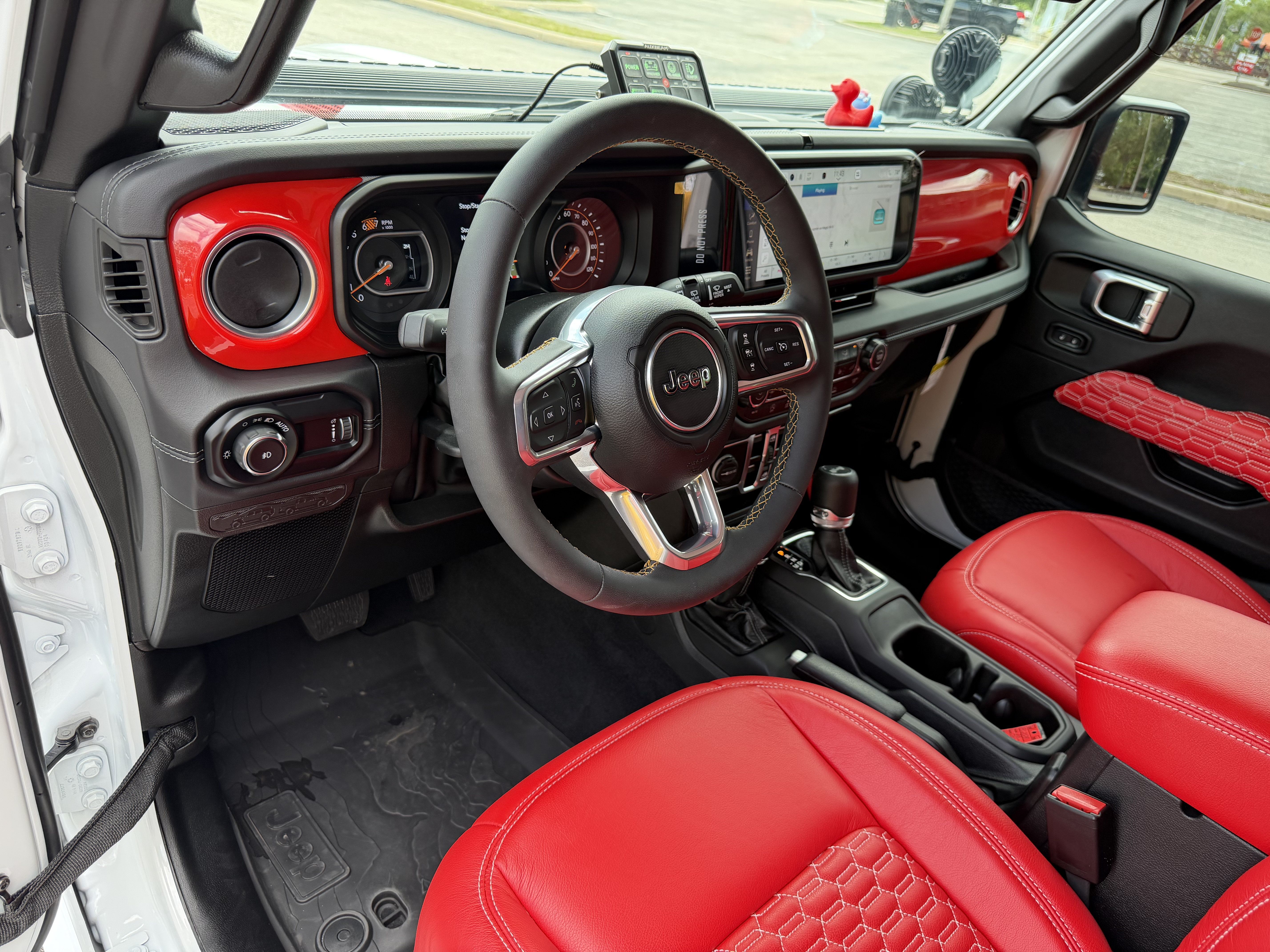 Used 2025 Jeep Wrangler Unlimited Sahara AWD/4WD image 22