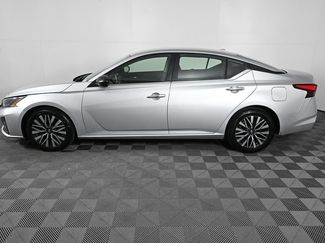 Used 2024 Nissan Altima 2.5 SV video 3
