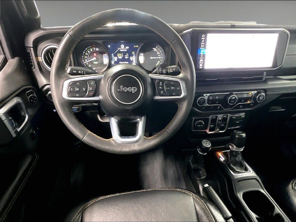 Used 2024 Jeep Wrangler Unlimited Sahara w/ Technology Group AWD/4WD image 18