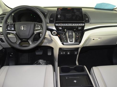 New 2026 Honda Odyssey Touring image 11