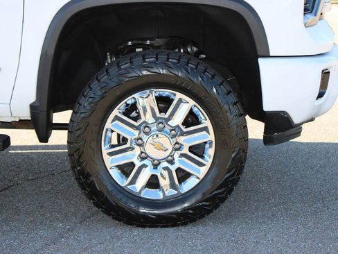 Used 2024 Chevrolet Silverado 2500 High Country w/ High Country Premium Package AWD/4WD image 5