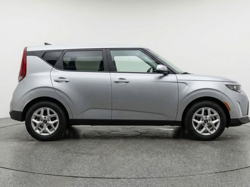 Used 2025 Kia Soul LX w/ LX Technology Package image 11