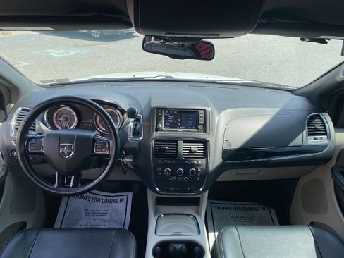 Used 2018 Dodge Grand Caravan SXT image 22