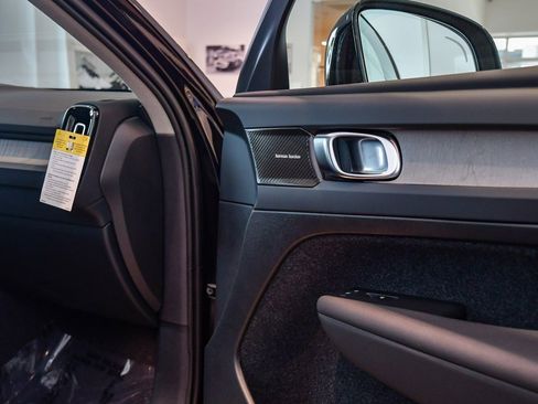 New 2025 Volvo XC40 B5 Ultra w/ Climate Package image 18