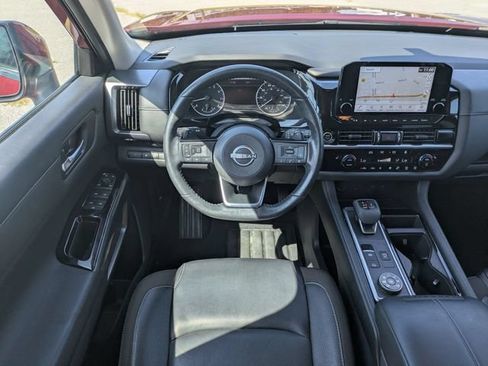 Used 2023 Nissan Pathfinder SL AWD/4WD image 31