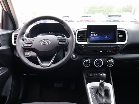 New 2025 Hyundai Venue Limited image 19