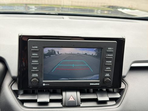 Used 2022 Toyota RAV4 LE AWD/4WD image 9