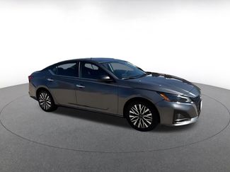 Used 2025 Nissan Altima 2.5 SV FWD video 2