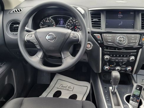 Used 2018 Nissan Pathfinder S image 16