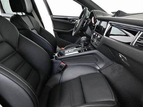 New 2026 Porsche Macan S image 24