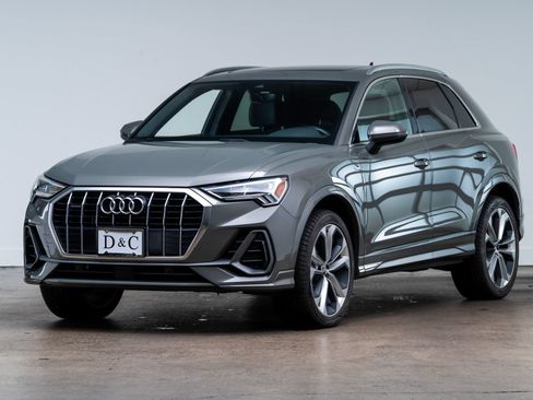 Used 2021 Audi Q3 2.0T Premium Plus w/ Premium Plus Package AWD/4WD image 3