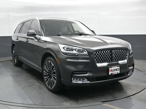 Used 2023 Lincoln Aviator Black Label w/ Class IV Trailer Tow Package AWD/4WD image 6
