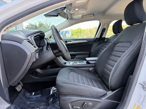 Used 2019 Ford Fusion SE FWD image 12