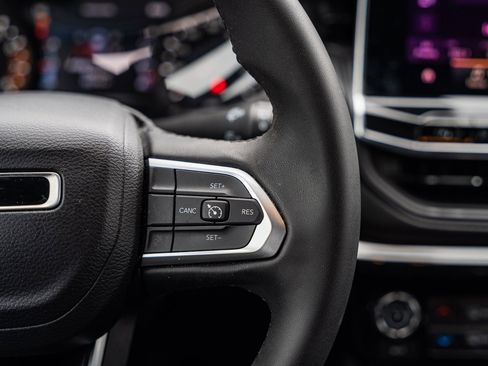 Used 2023 Jeep Compass Altitude image 28