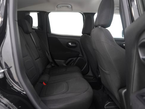 Used 2019 Jeep Renegade Latitude w/ Popular Equipment Group image 12