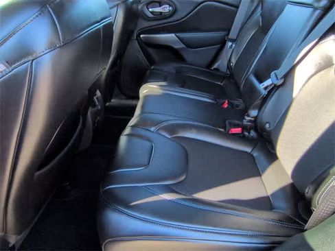 Used 2019 Jeep Cherokee Latitude Plus image 20