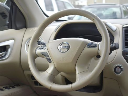 Used 2013 Nissan Pathfinder SL image 13