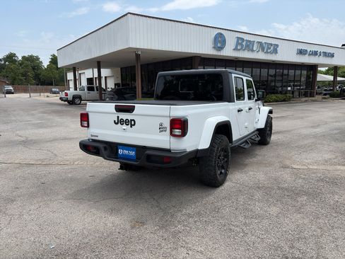 Used 2021 Jeep Gladiator Sport AWD/4WD image 5