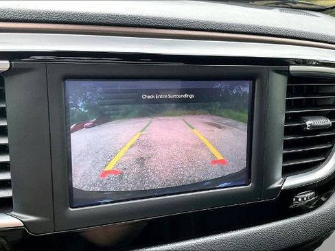 Used 2023 Chrysler Voyager LX FWD image 20