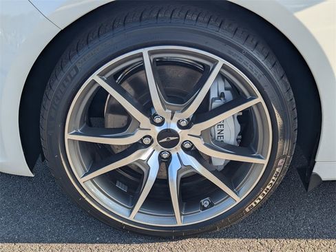 Used 2025 Genesis G70 2.5T image 11