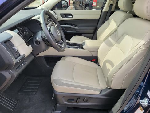 Certified 2025 Nissan Pathfinder SL w/ SL Premium Package image 26