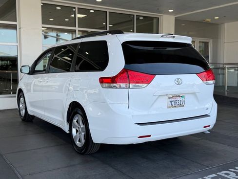 Used 2014 Toyota Sienna LE FWD image 9