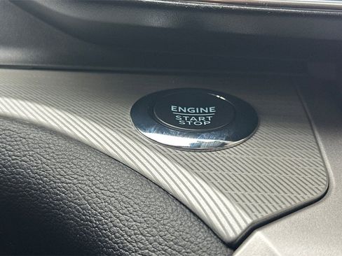 Used 2022 Ford Explorer XLT image 26