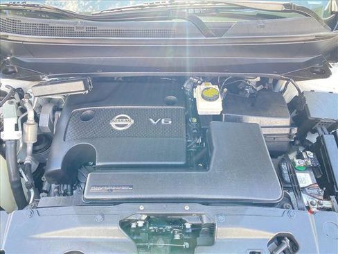 Used 2015 Nissan Pathfinder SL w/ SL Tech Package FWD image 28