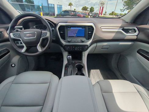 Used 2018 GMC Acadia SLT FWD image 16