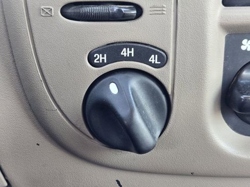 Used 2000 Ford F150 XLT AWD/4WD image 19