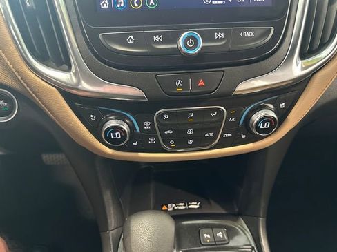 Used 2022 Chevrolet Equinox Premier AWD/4WD image 23