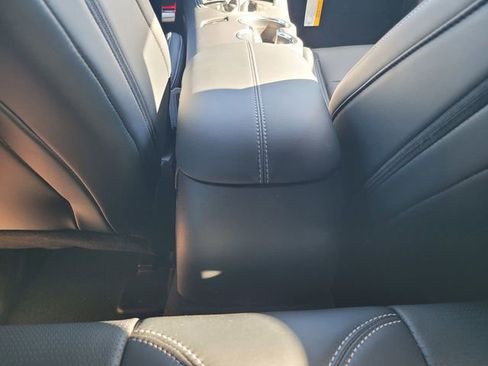 Used 2025 Ford Mustang Premium image 15