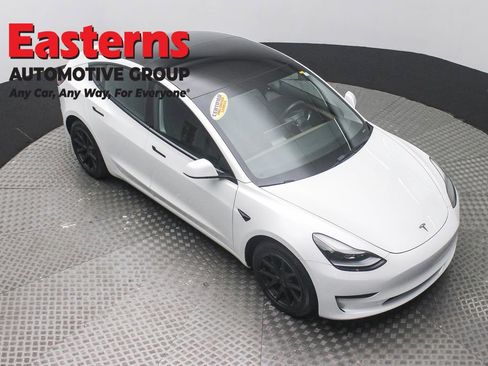 Used 2023 Tesla Model 3 Standard Range image 3