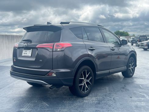 Used 2018 Toyota RAV4 SE w/ Power Extra Value Package FWD image 3
