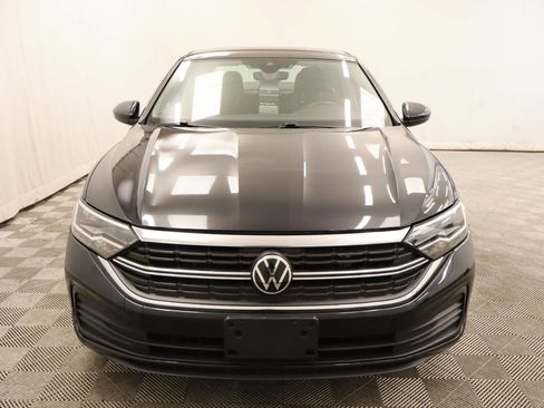 Certified 2024 Volkswagen Jetta SE image 5