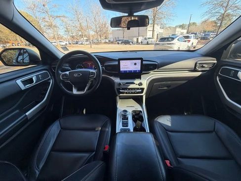 Certified 2021 Ford Explorer XLT w/ Equipment Group 202A image 9