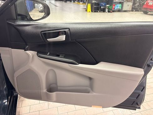Used 2014 Toyota Camry LE image 10