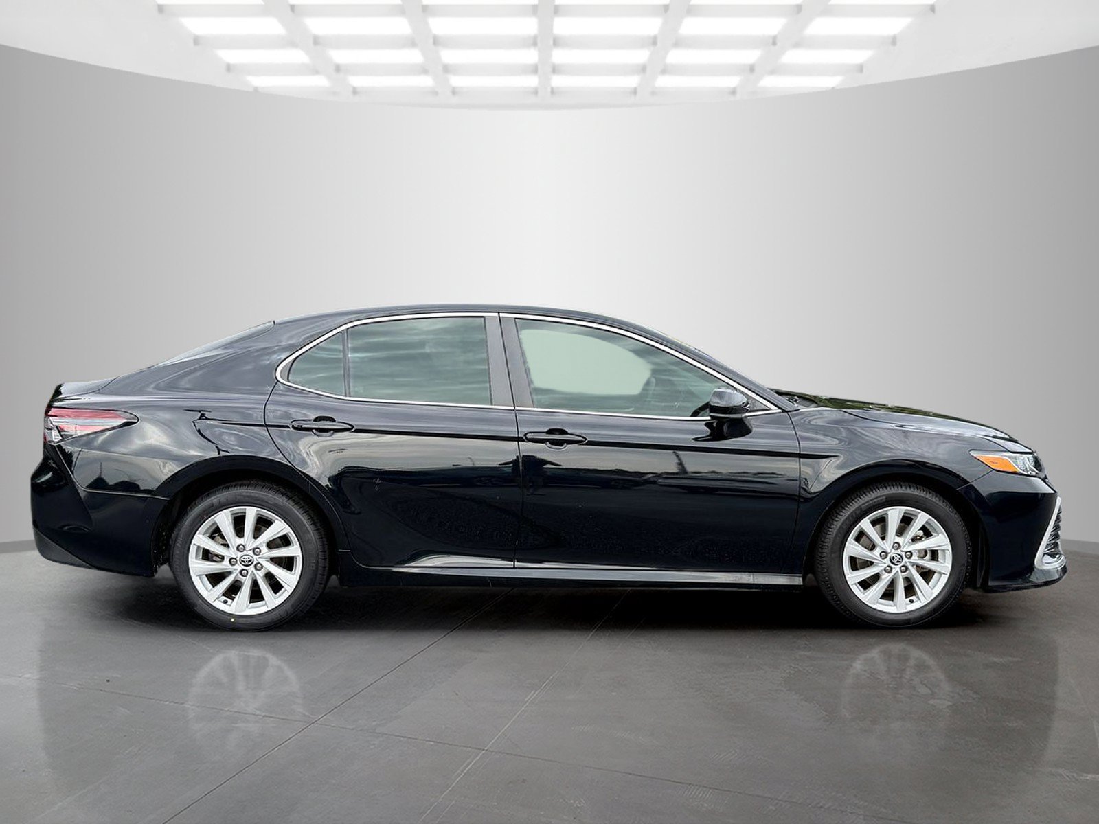 Used 2024 Toyota Camry LE FWD image 6